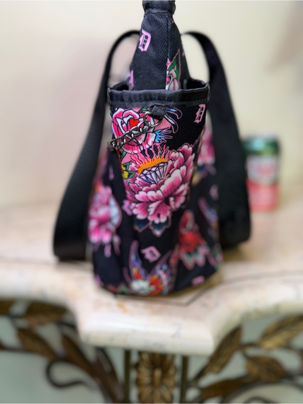 Ed Hardy Lunch Tote - Picture 7 of 9